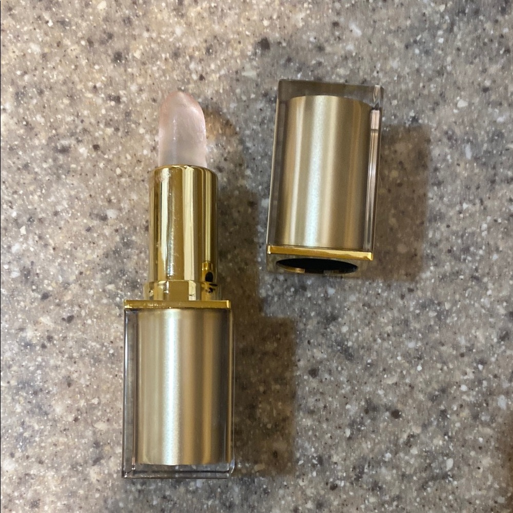 Transfer Proof Color Changing Lipstick - Picture 7 of 9